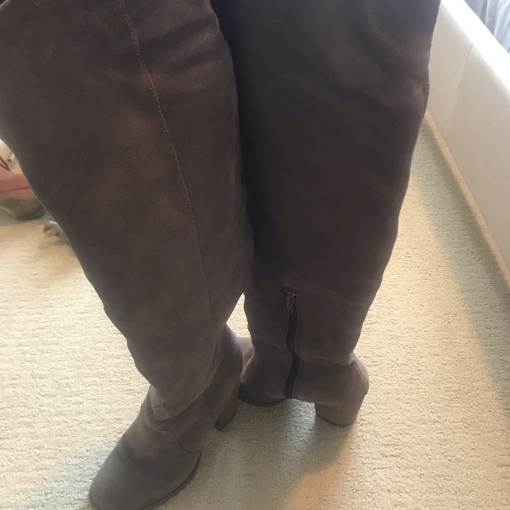 Shoes - Picture 4 of 7
